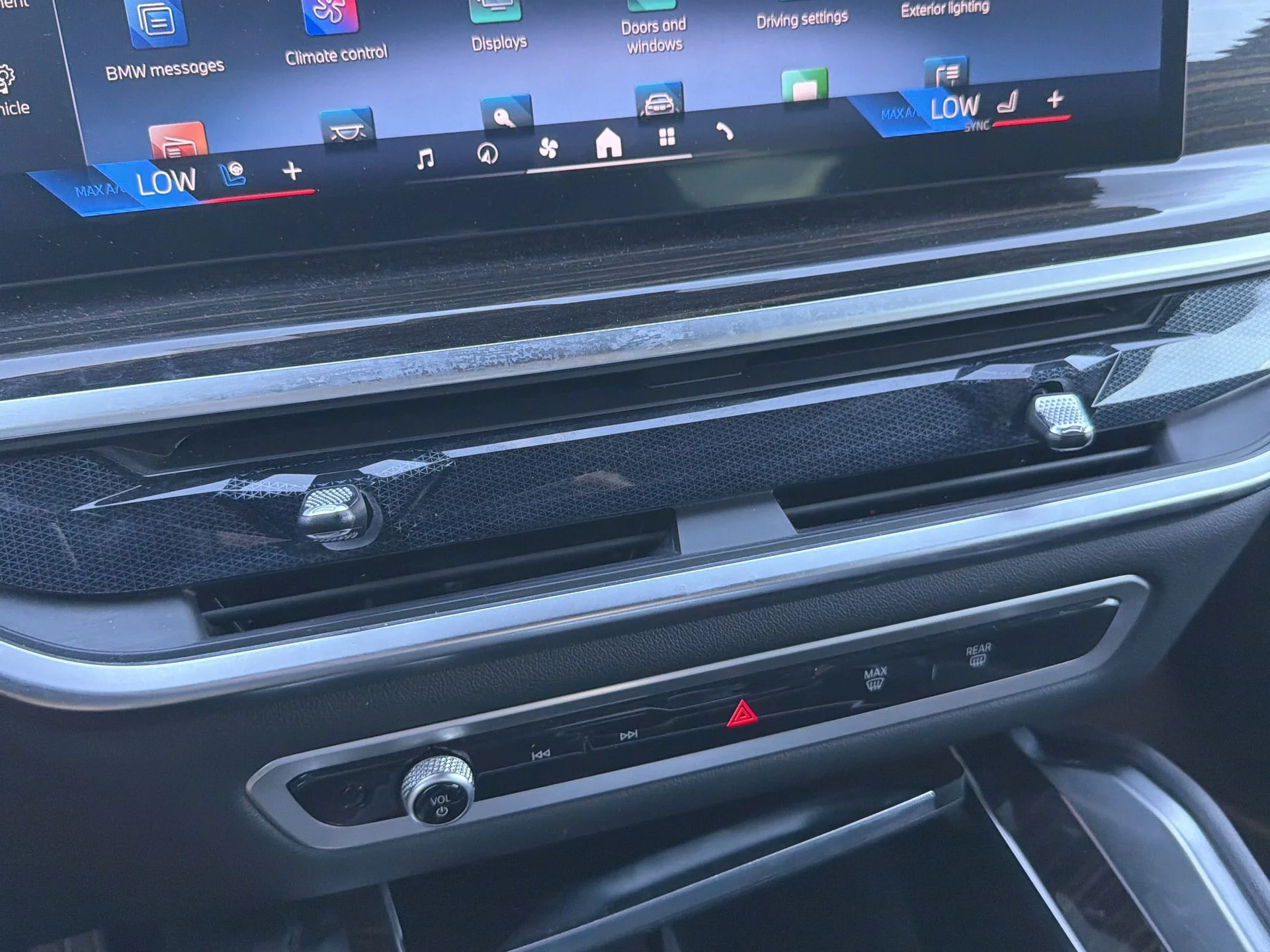 Used 2025 Skyscraper Grey Metallic BMW xDrive40i image 33