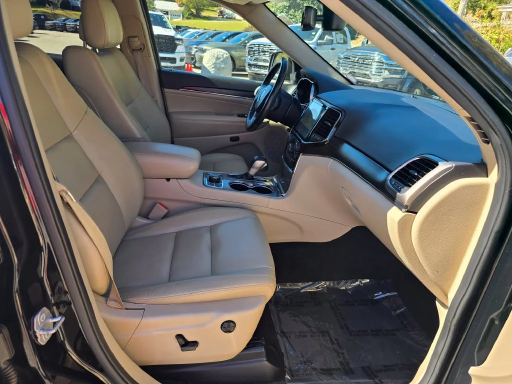 Used 2020 Black Jeep Limited image 29