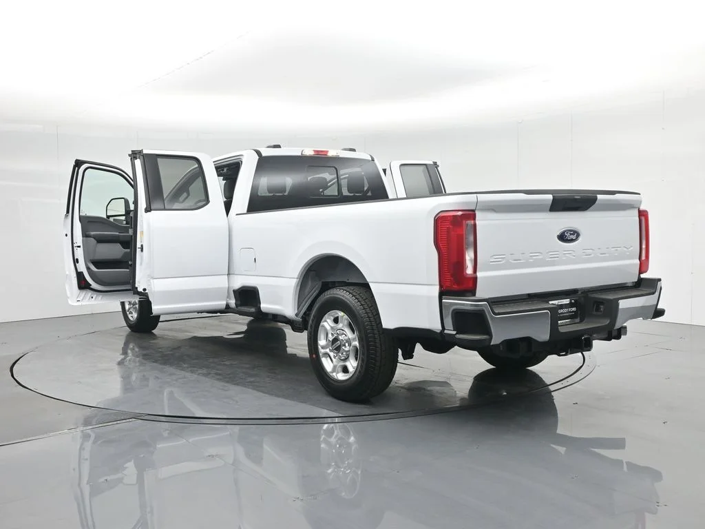 New 2026 Oxford White Ford XLT image 31