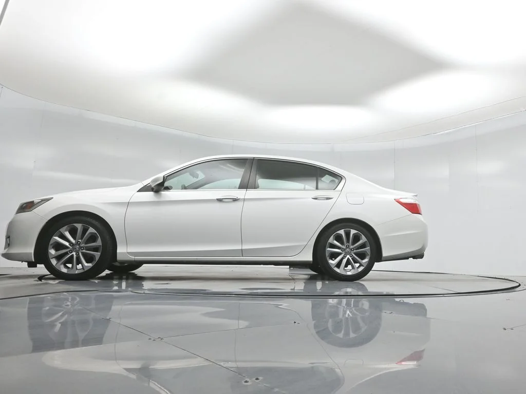 Used 2013  Honda Sport image 46