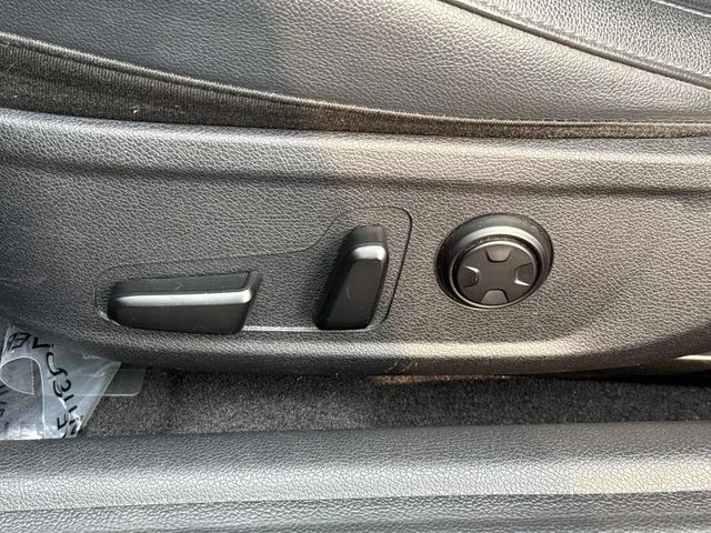 Used 2018 Black Kia  image 28