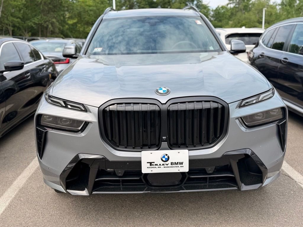 Used 2026 Skyscraper Grey Metallic BMW xDrive40i image 2