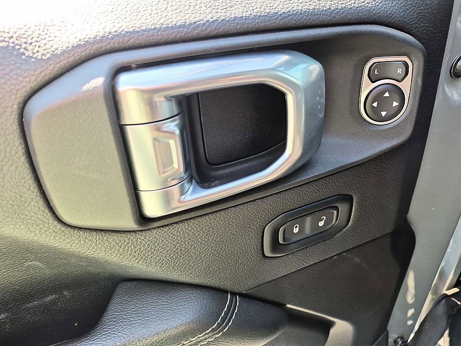Used 2023 Gray Jeep Overland 4x4 image 13