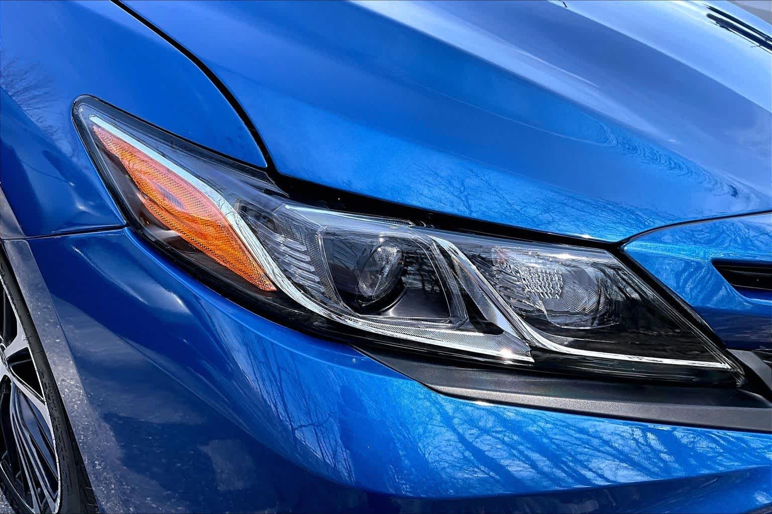 Used 2020 Blue Streak Metallic Toyota SE image 25