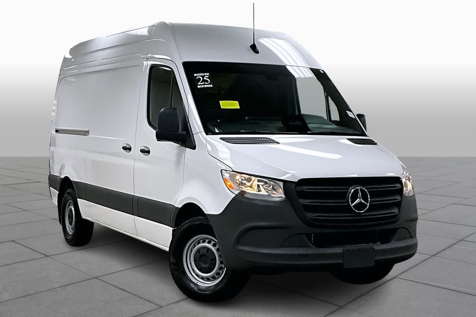 Used 2025 Arctic White Mercedes-Benz  image 3