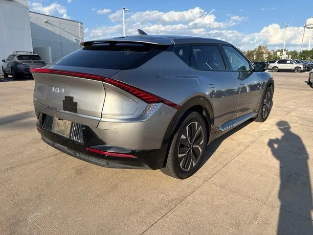 Used 2023 Steel Gray Kia Wind image 5