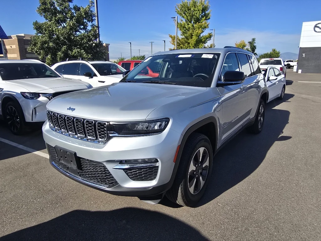 Used 2023 Silver Zynith Jeep 4xe image 11