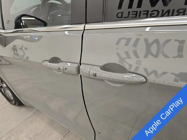 Used 2022 Ceramic Gray Clearcoat Chrysler Touring L image 18