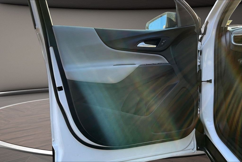 Used 2022 White Chevrolet LS image 24