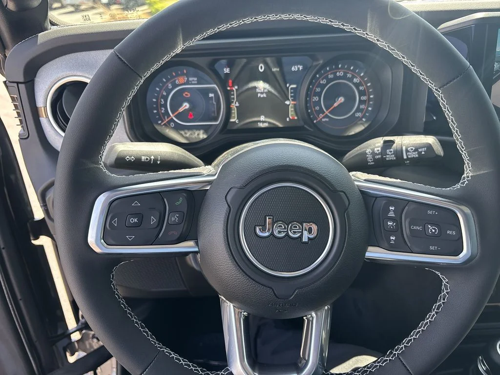 2025 Jeep Wrangler 4-Door Sahara - Photo 26