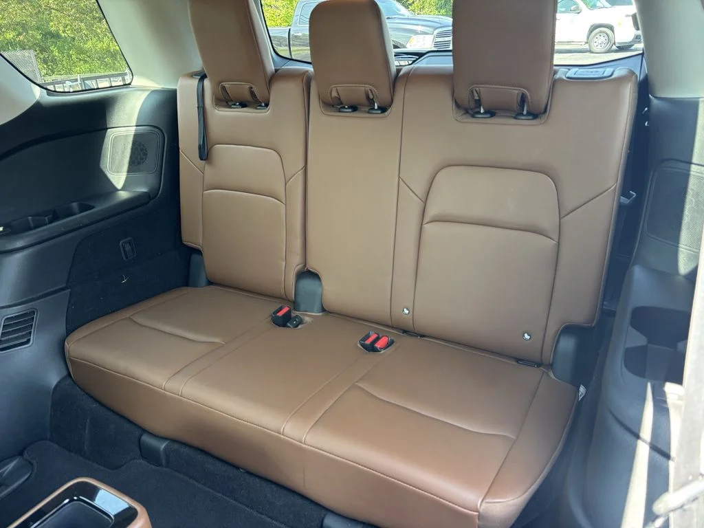 Used 2023 Silver Nissan Platinum image 18