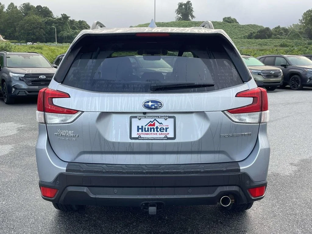 Used 2020 Ice Silver Metallic Subaru Limited image 29