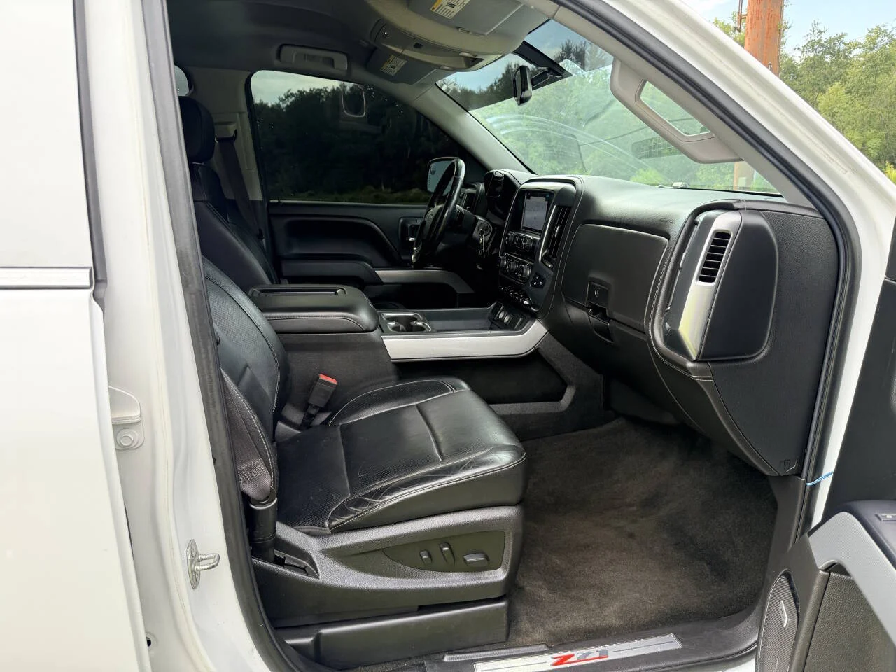 Used 2017 White Chevrolet LTZ Z71 4x4 4dr Crew Cab 5.8 ft. SB image 14