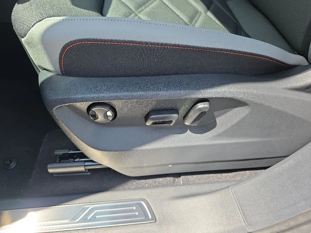 New 2026 Avocado Green Pearl Volkswagen 2.0T Peak Edition image 12