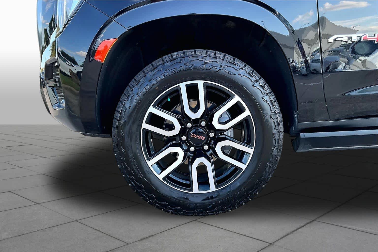Used 2023 Onyx Black GMC AT4 image 21