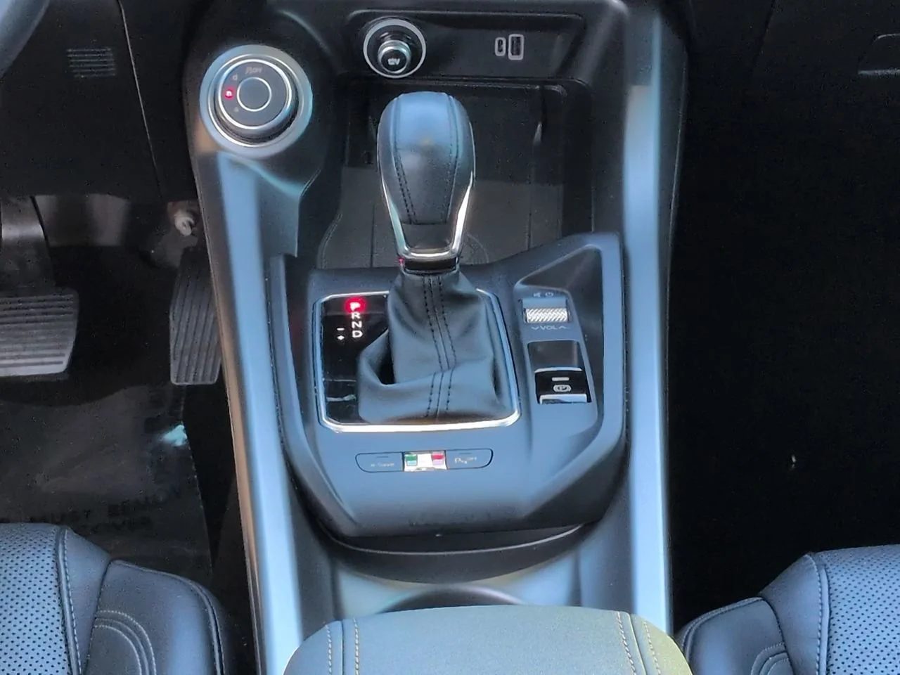 Used 2024 Grigio Alfa Romeo Ti image 18