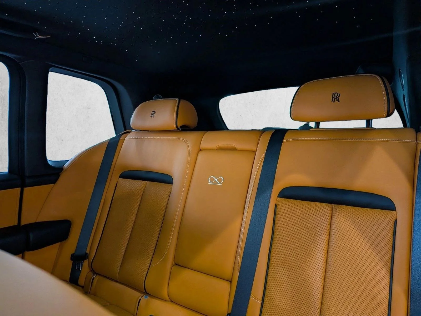 Used 2022 White Rolls-Royce Black Badge image 17