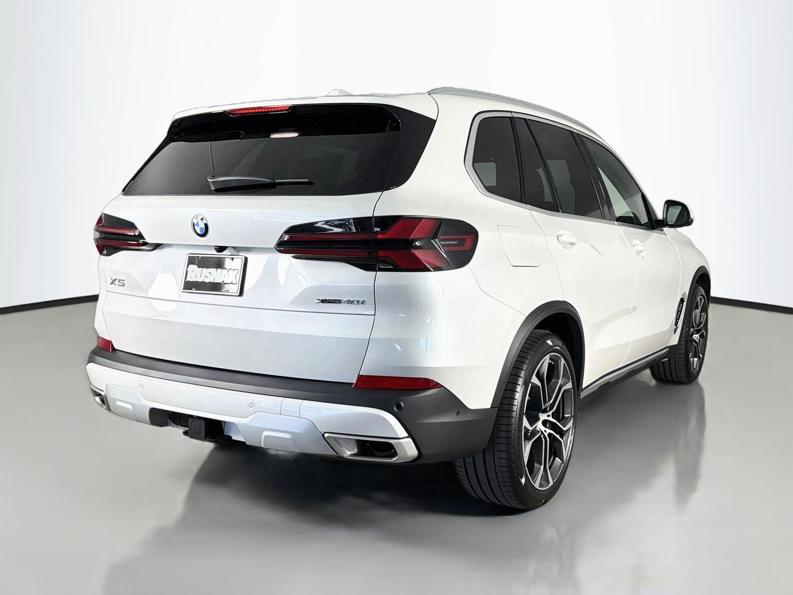 Used 2026 Mineral White Metallic BMW xDrive40i image 7