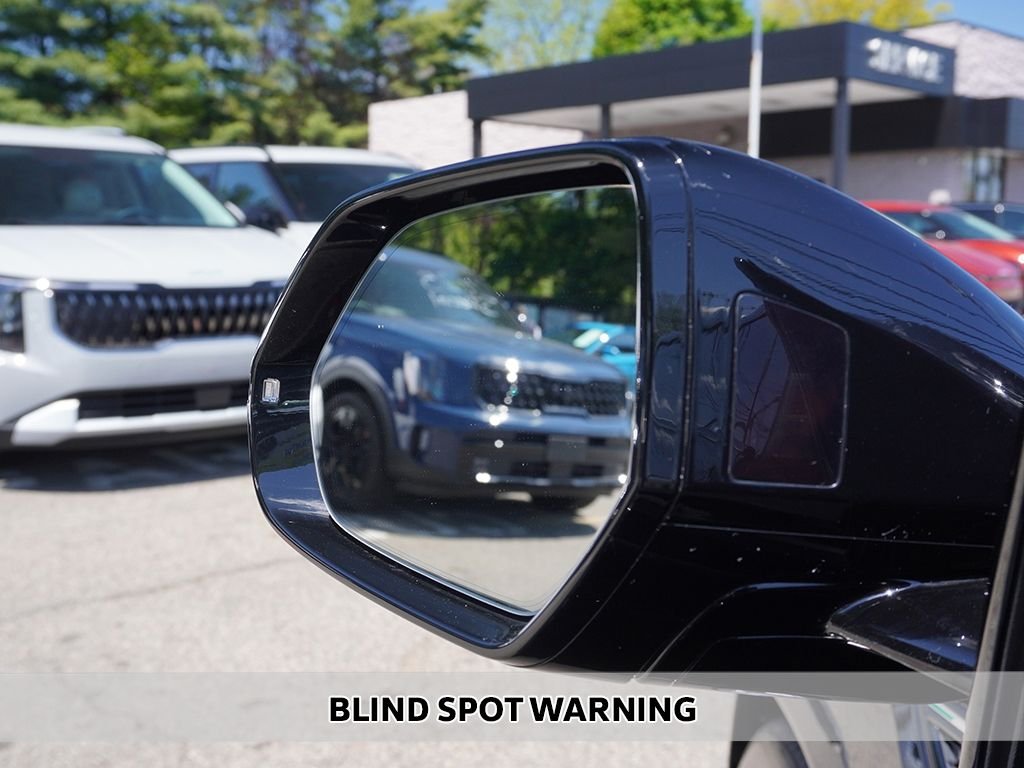 Used 2022 Black Lamborghini Base image 8