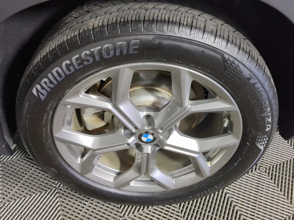 Used 2020 Black BMW xDrive30i image 16