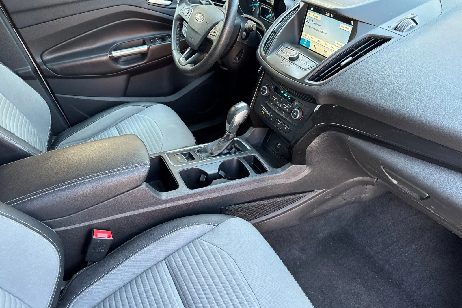 Used 2019 White Ford SE image 19