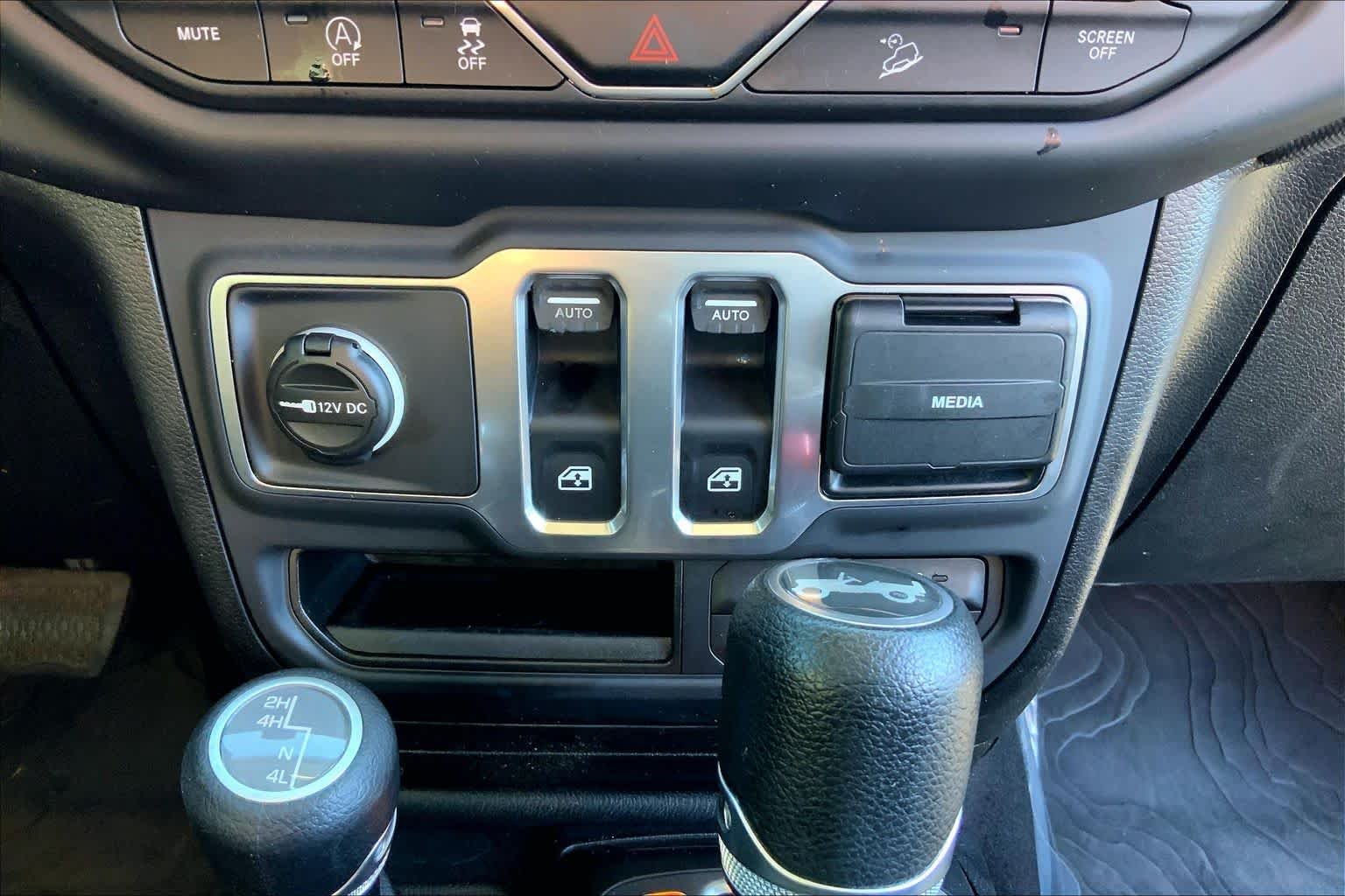 Used 2019 Black Clearcoat Jeep Sport S image 20