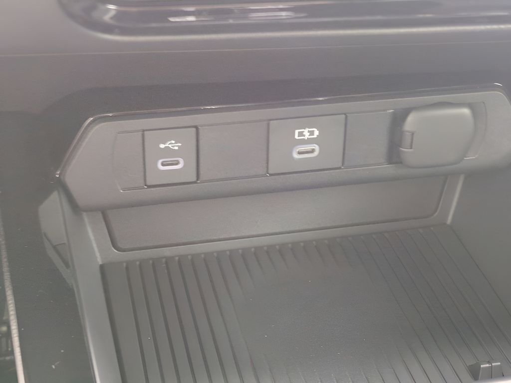 New 2026 Wind Chill Pearl <sup>1</sup> Toyota  SE image 21