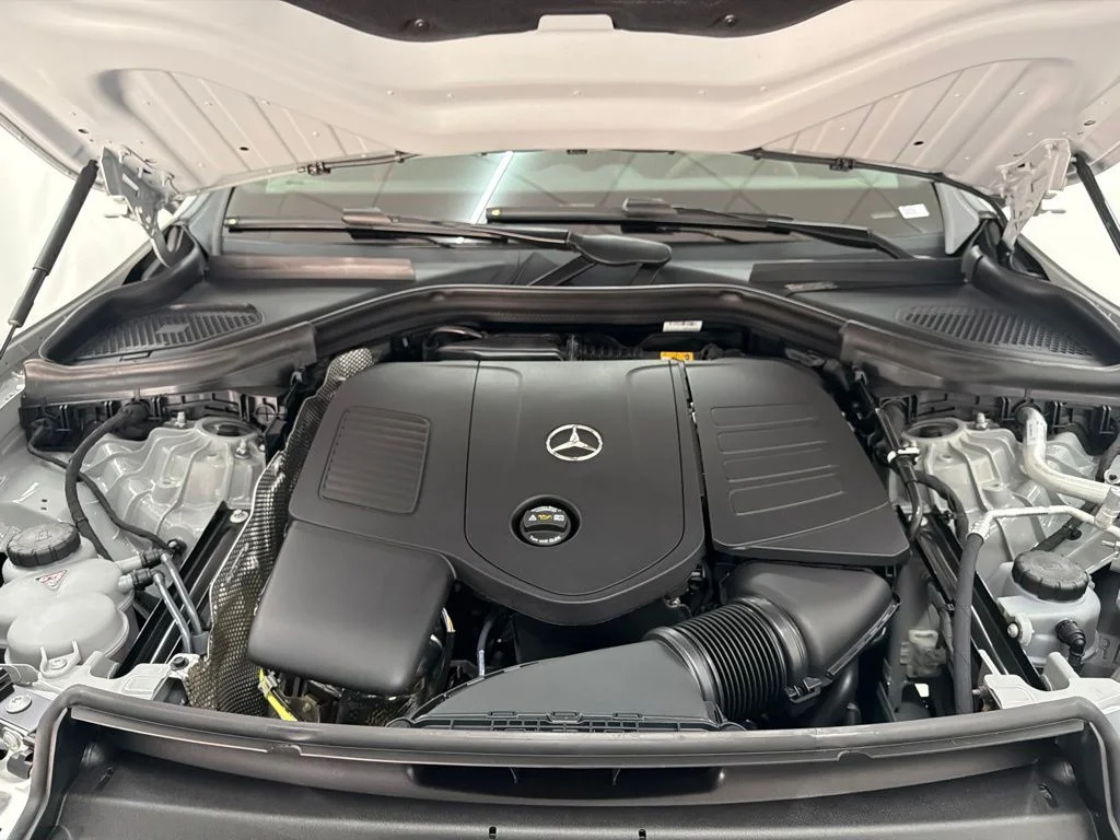 New 2027 White Mercedes-Benz GLC 300 image 29