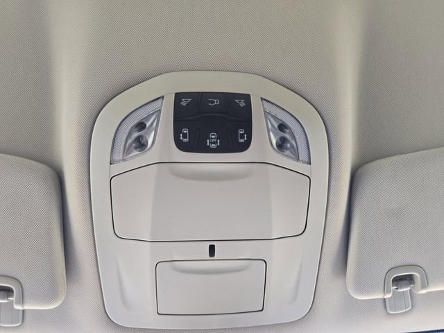 Used 2022 Black Chrysler Touring L image 7