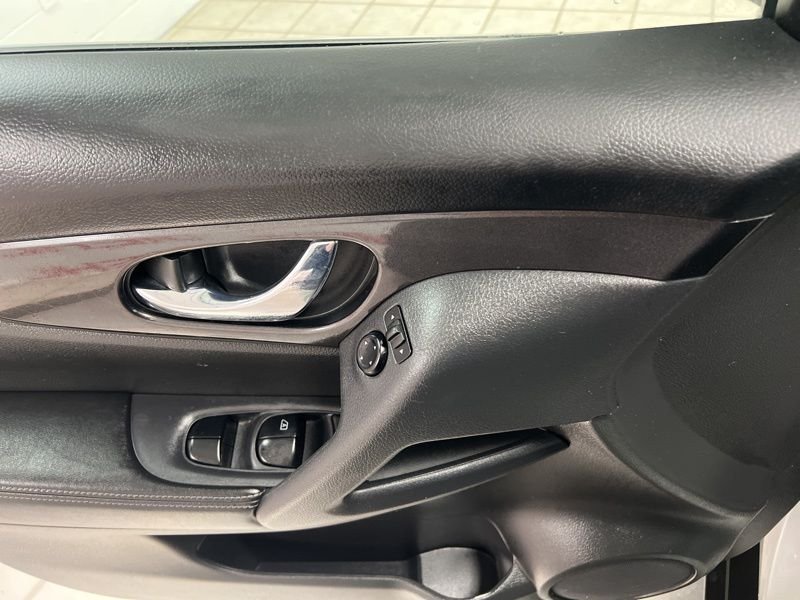 Used 2018 Silver Nissan SV image 19
