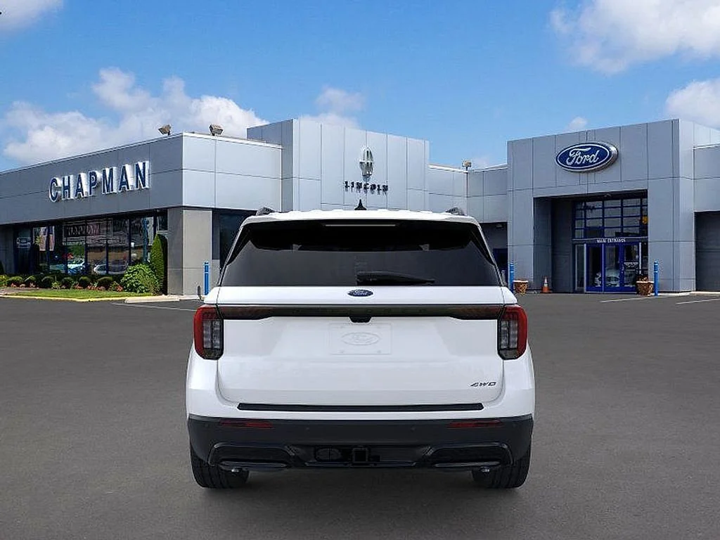 New 2026 Star White Metallic Tri-Coat Ford ST-Line image 5
