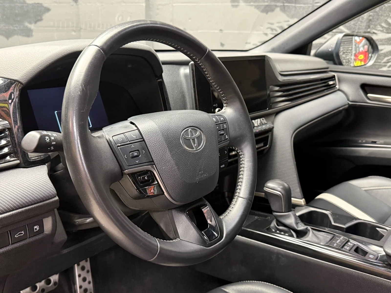Used 2025 Midnight Black Metallic (218) Toyota SE image 9
