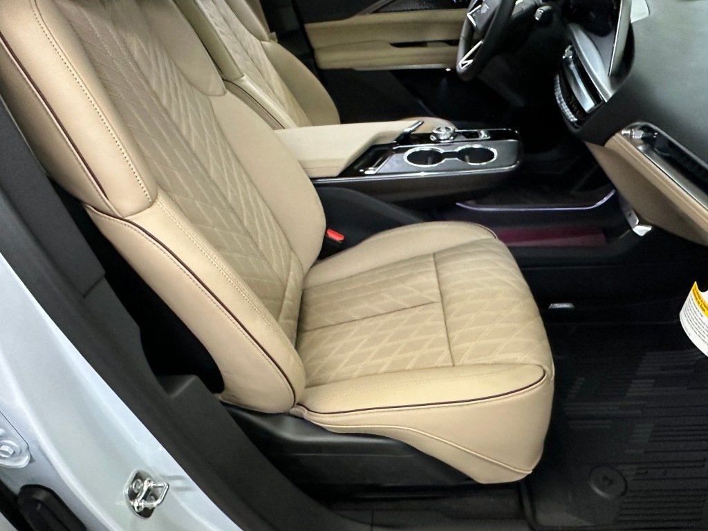 New 2026 Vibrant White Tricoat Cadillac Signature Luxury image 29