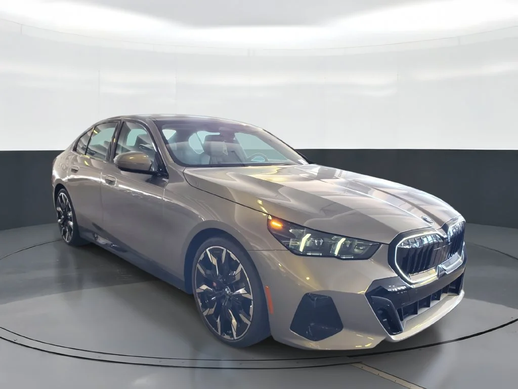 Used 2027 Oxide Grey Metallic BMW 530i image 2