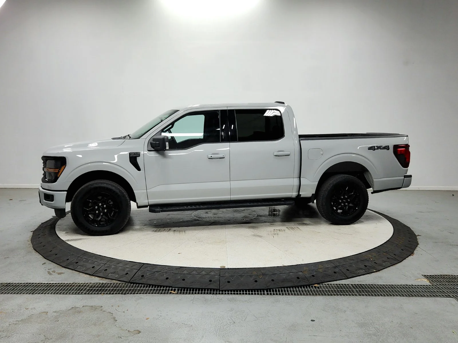 Used 2024 White Ford XLT image 5