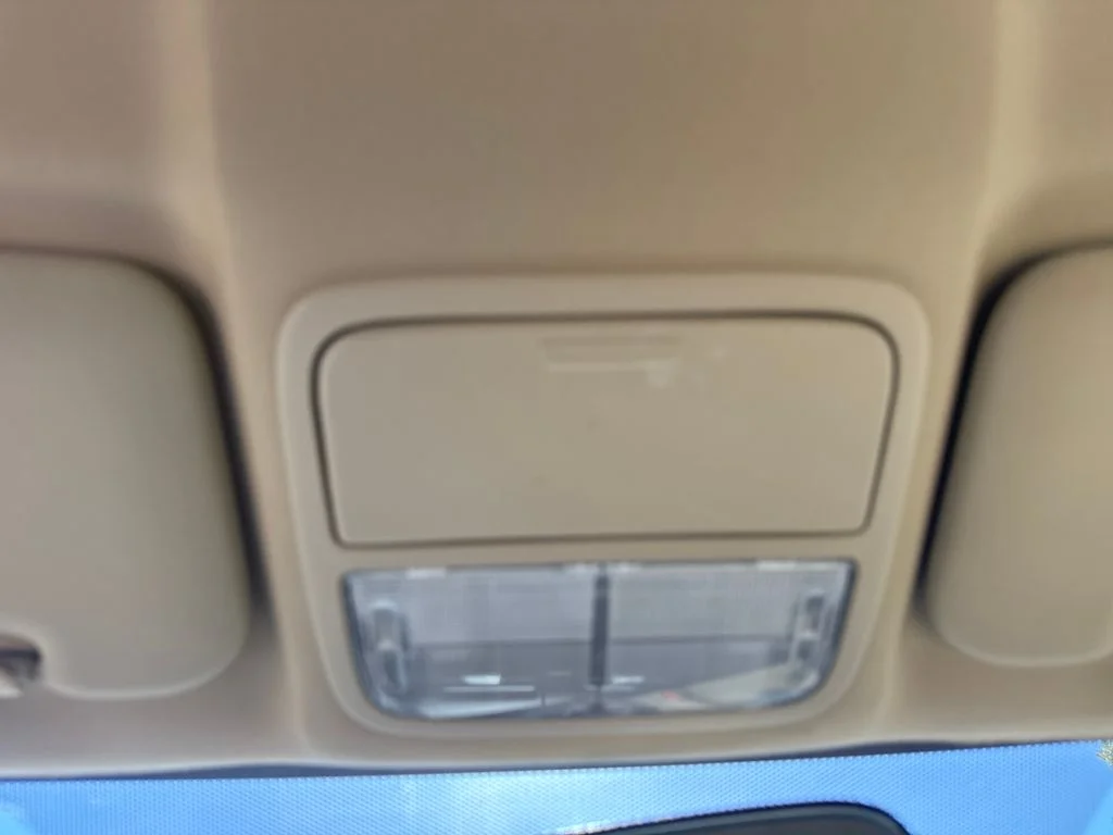 Used 2011 Polished Metal Metallic Honda SE image 27