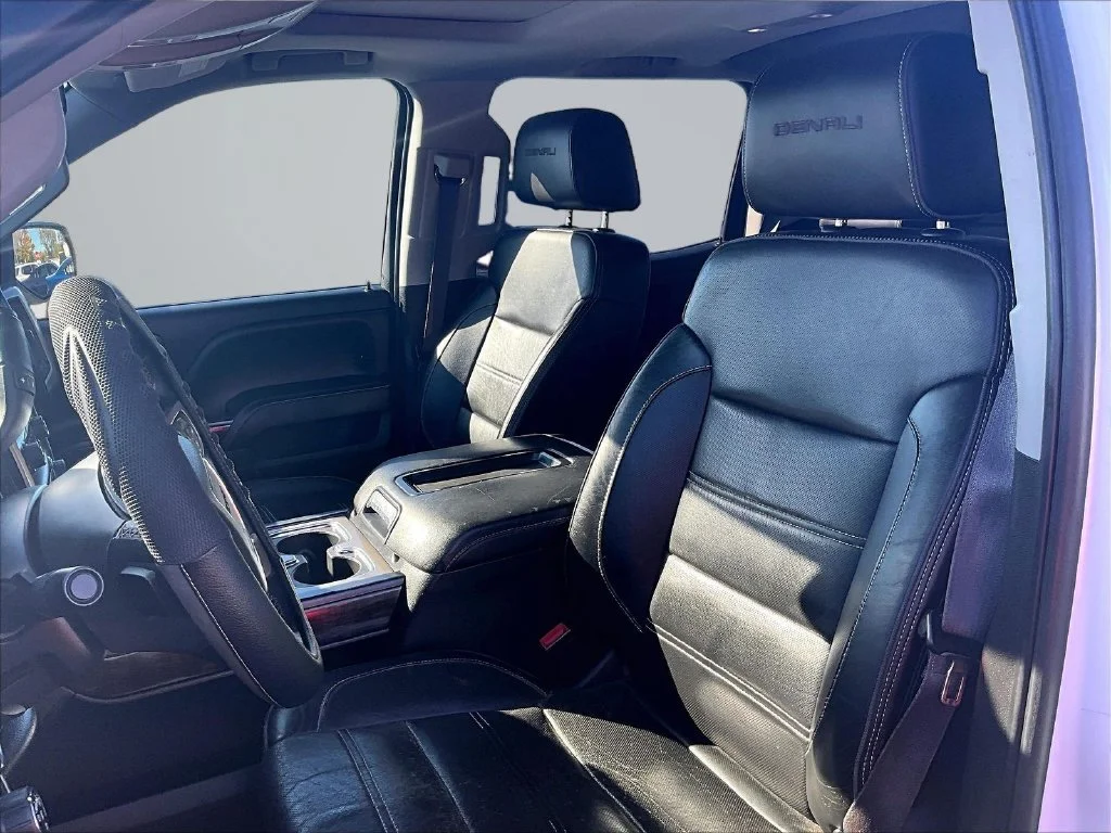 Used 2015 White GMC Denali image 23