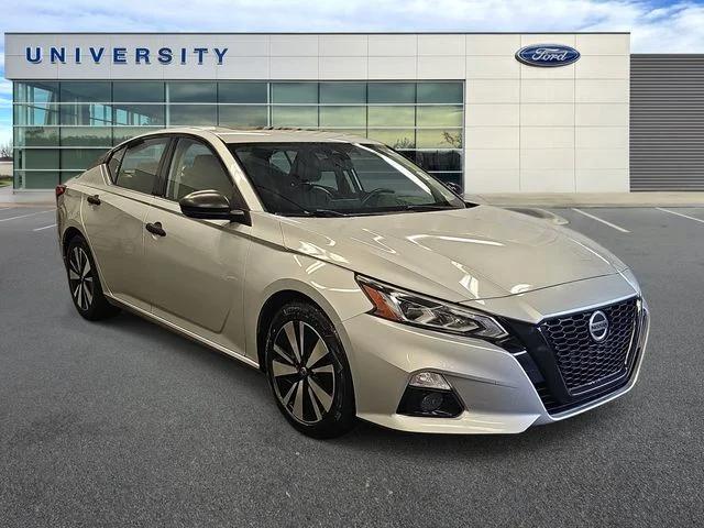Used 2019 Silver Nissan 2.5 SL image 1