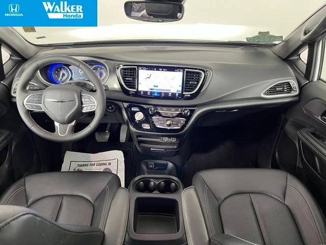 2025 Chrysler Pacifica Select - Photo 36