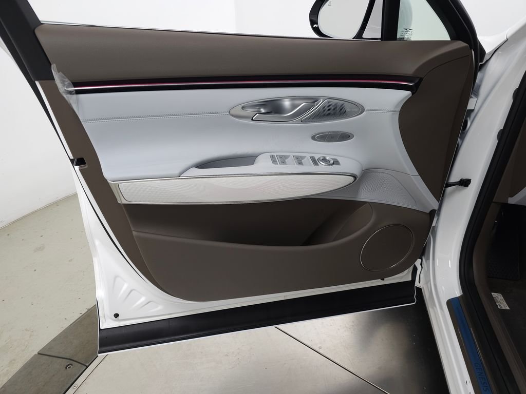 New 2026 White Genesis 2.5T ADVANCED image 10