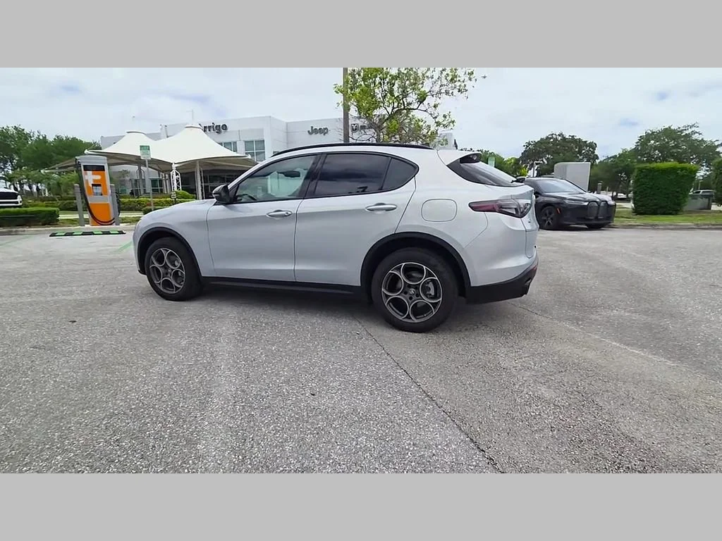 New 2025 Moonlight Gray Metallic Alfa Romeo Base image 32