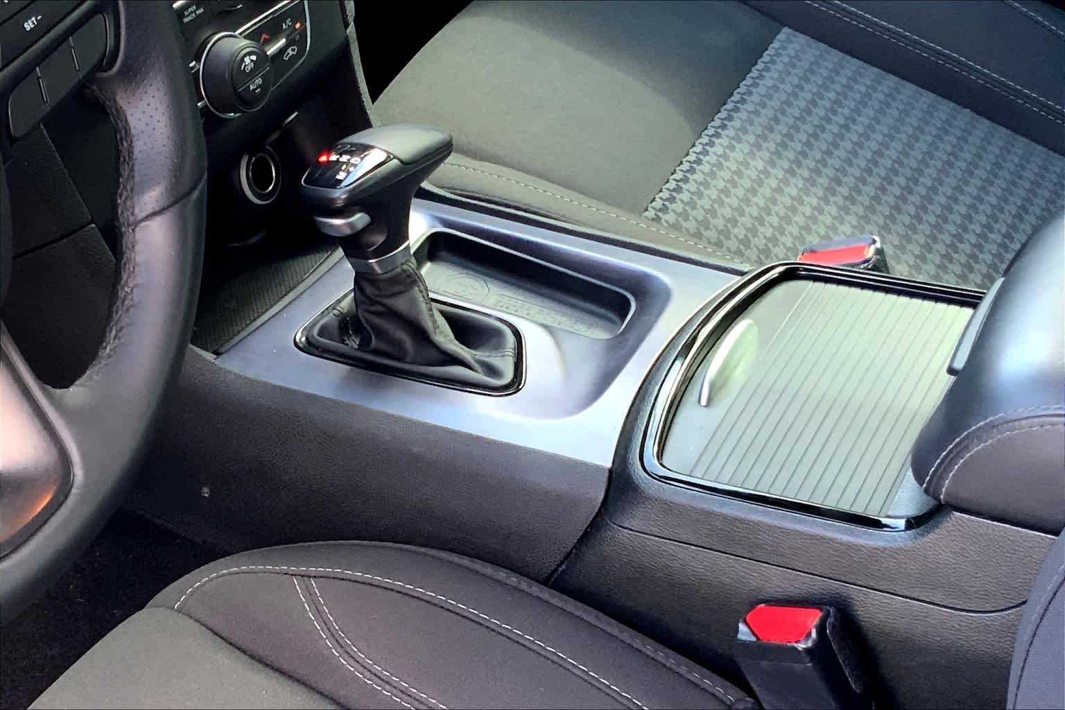 Used 2018 Pitch Black Clearcoat Dodge SXT Plus image 16