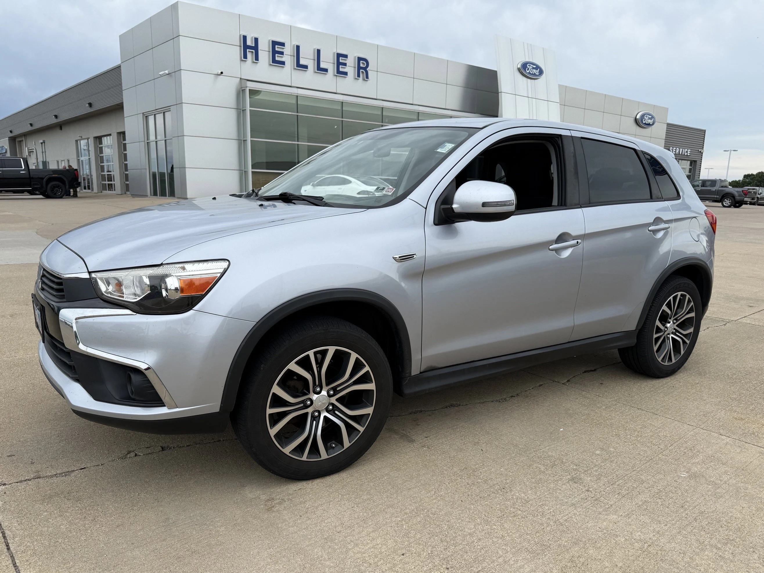 Used 2017 Cool Silver Metallic Mitsubishi ES 2.0 image 3