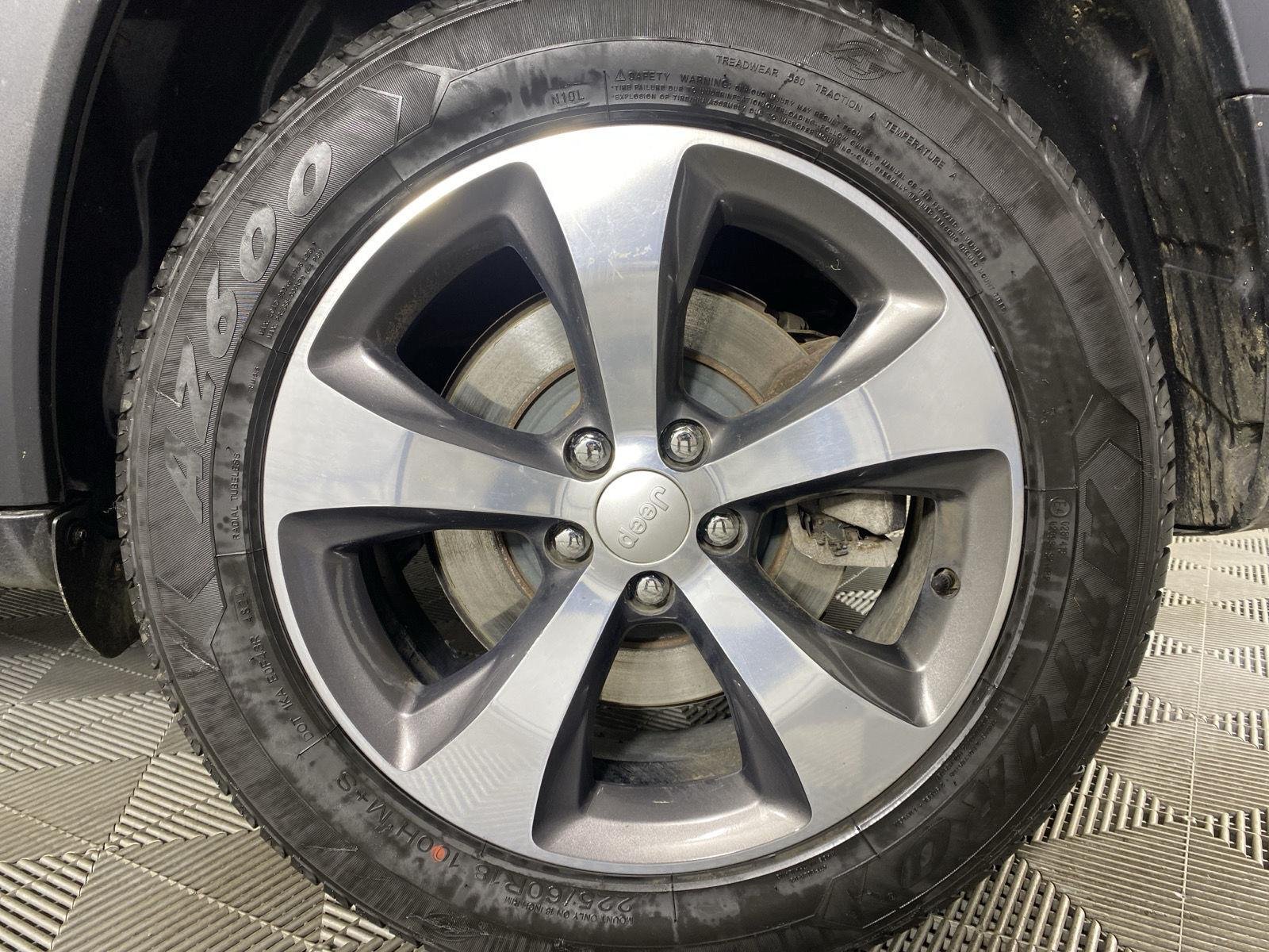 Used 2019 Sting-Gray Clearcoat Jeep Limited image 18