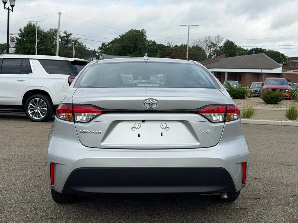 2026 Toyota Corolla LE - Photo 4