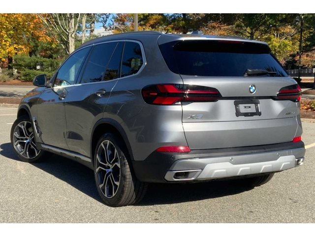 Used 2026 Skyscraper Grey Metallic BMW xDrive40i image 12