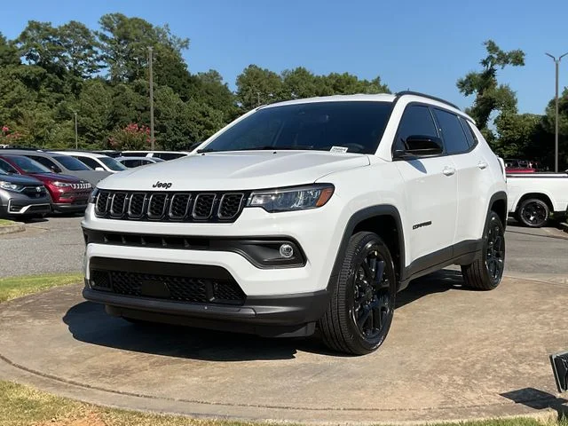 New 2026 Bright White Clearcoat Jeep Latitude image 3