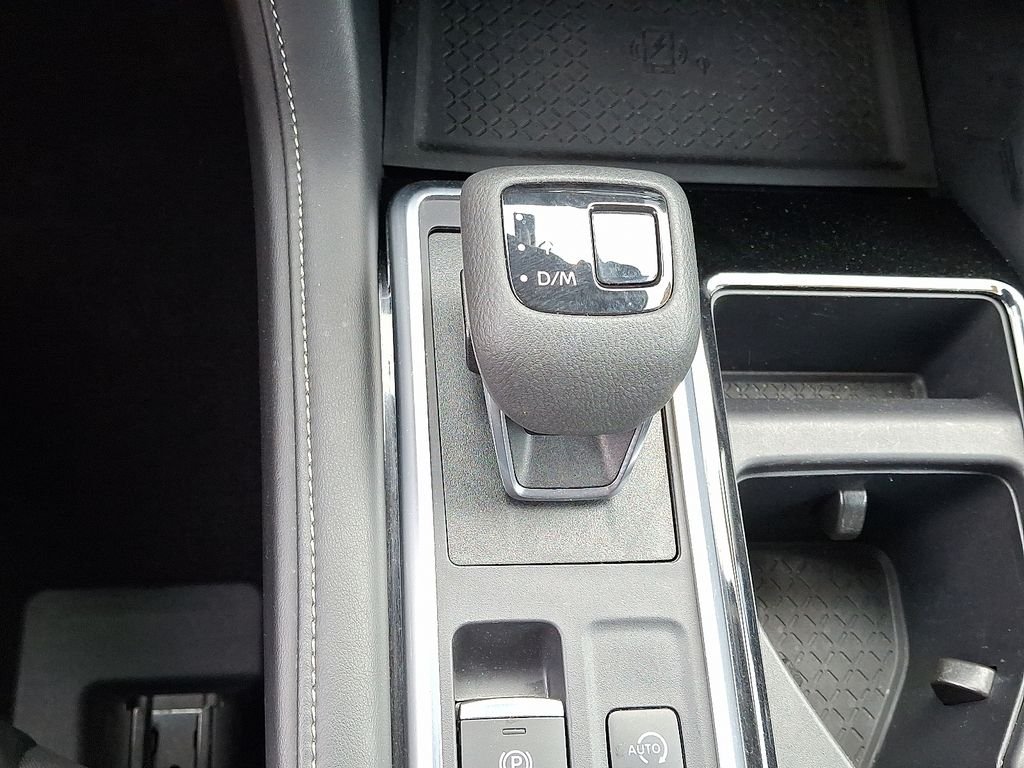 Used 2024 White Nissan SL image 16