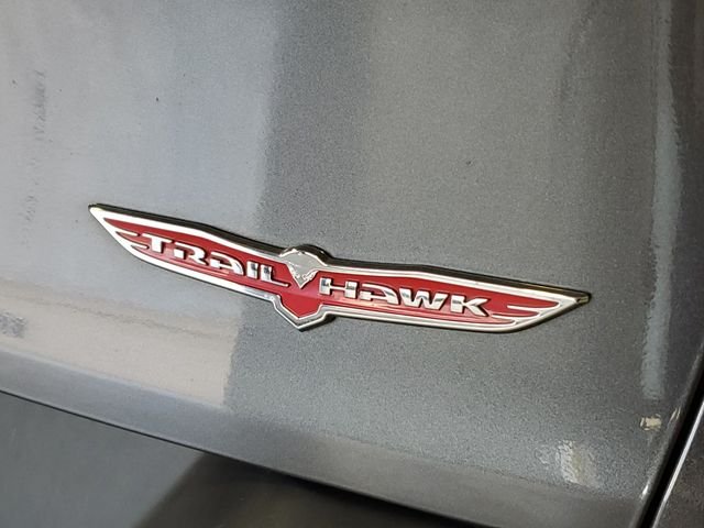 Used 2017 Gray Jeep Trailhawk image 5