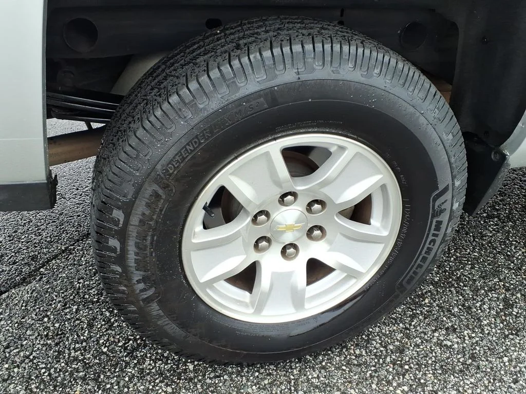 Used 2015 Silver Chevrolet LT image 32